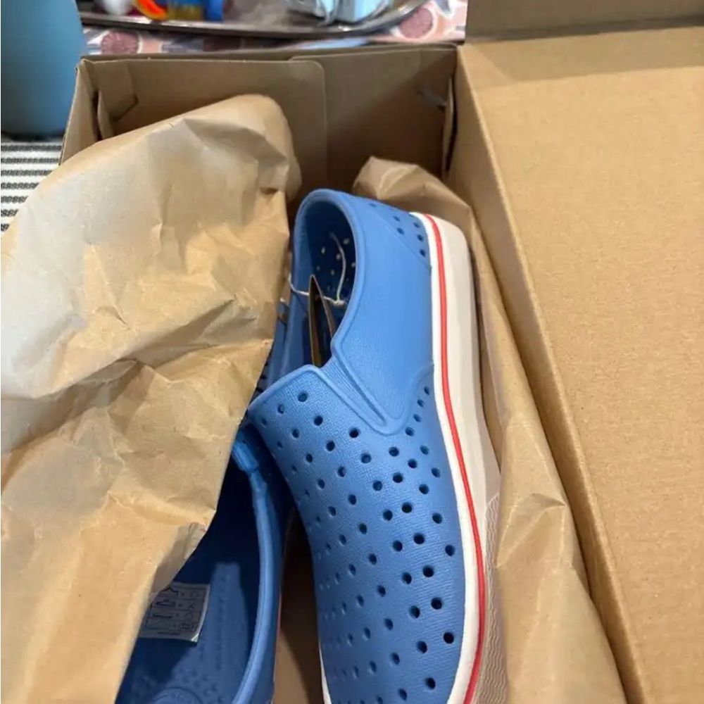 Native Shoes Kids Sneakers in White and Red
